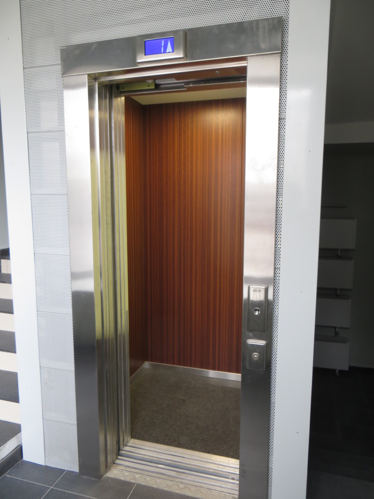 фото входа в лифт